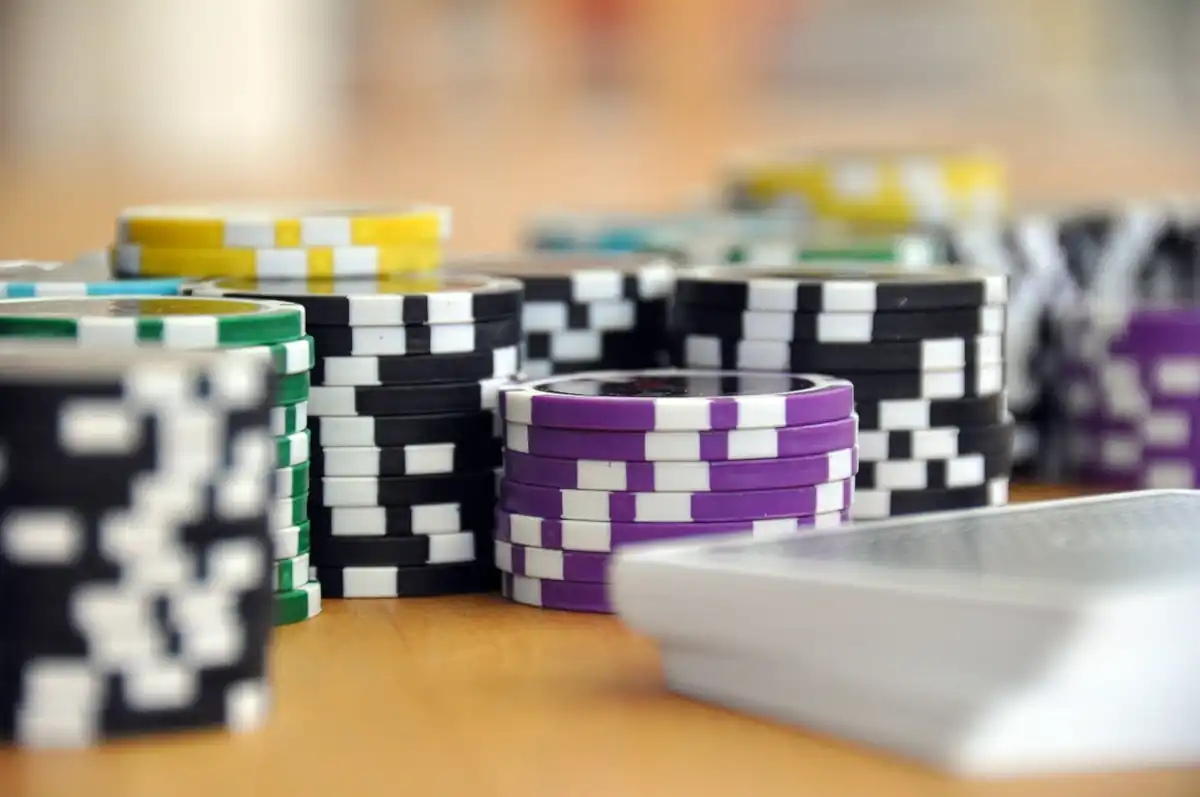Warum ist Poker so beliebt? 2 kartenspiel poker